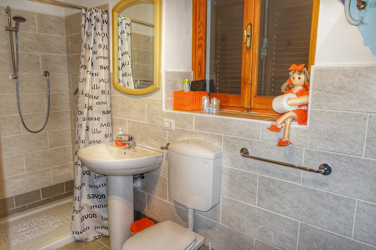 Bed And Breakfast Le Quattro Stagioni Neirone Bagian luar foto