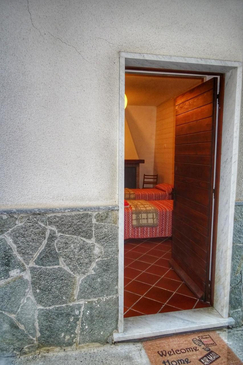 Bed And Breakfast Le Quattro Stagioni Neirone Bagian luar foto
